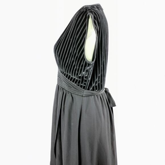 Gabby Skye Black Sleeveless Deep V Neck Velour Detail High-Low LBD Dress 4 NWT - Picture 6 of 12